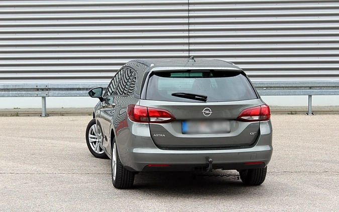Opel Astra cena 34900 przebieg: 145000, rok produkcji 2018 z Chełmża małe 497